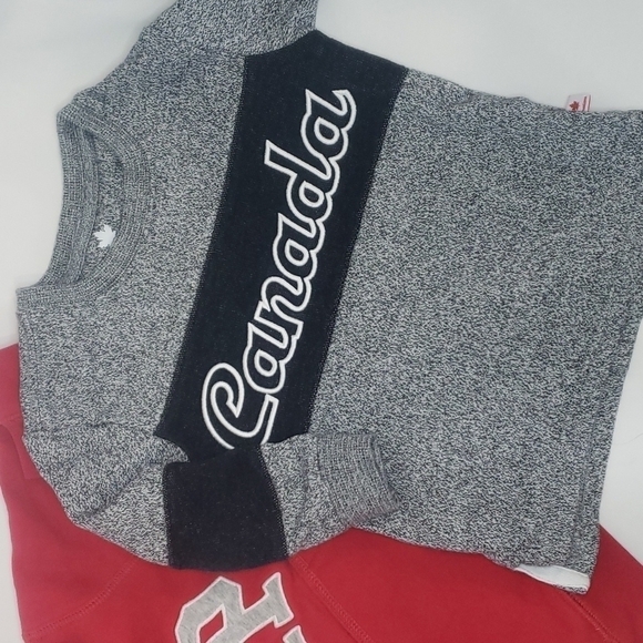 𝅺5/$30 GAP Hooded Logo Sweatshirt + CANADIANA Canada Crewneck - Picture 2 of 4